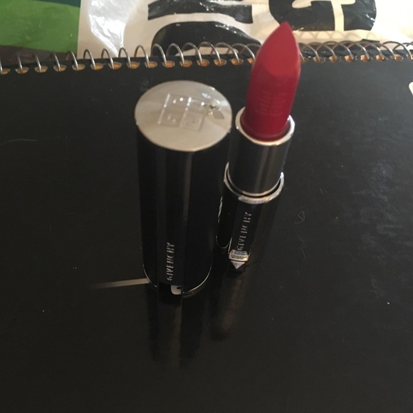 makeup - Picture 3 of 4